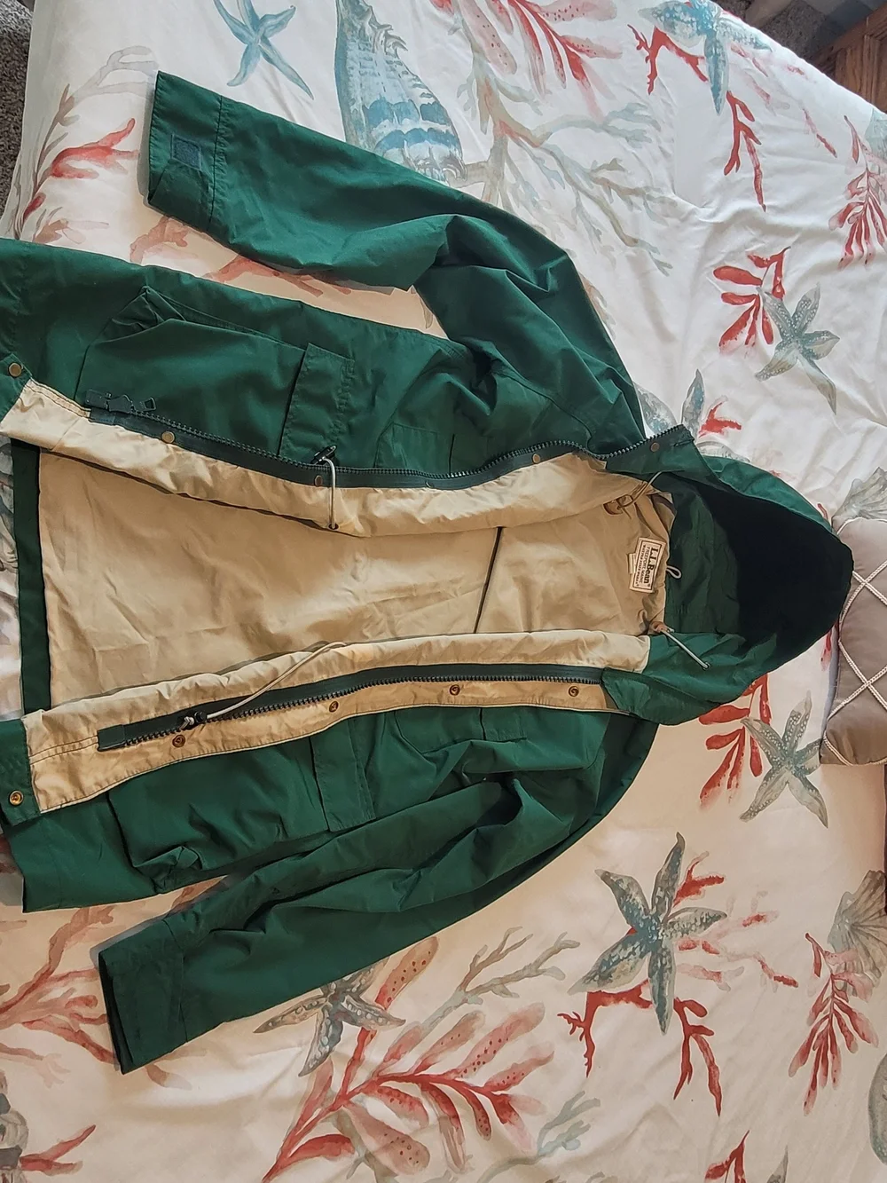 LL Bean Women's Green Hooded Field / Rain Jacket - Picture 6 of 10